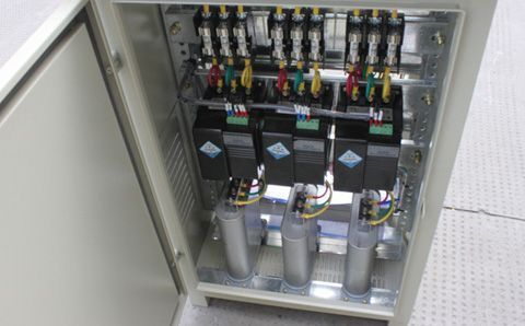 如何選擇補償電力電容器的控制方式？